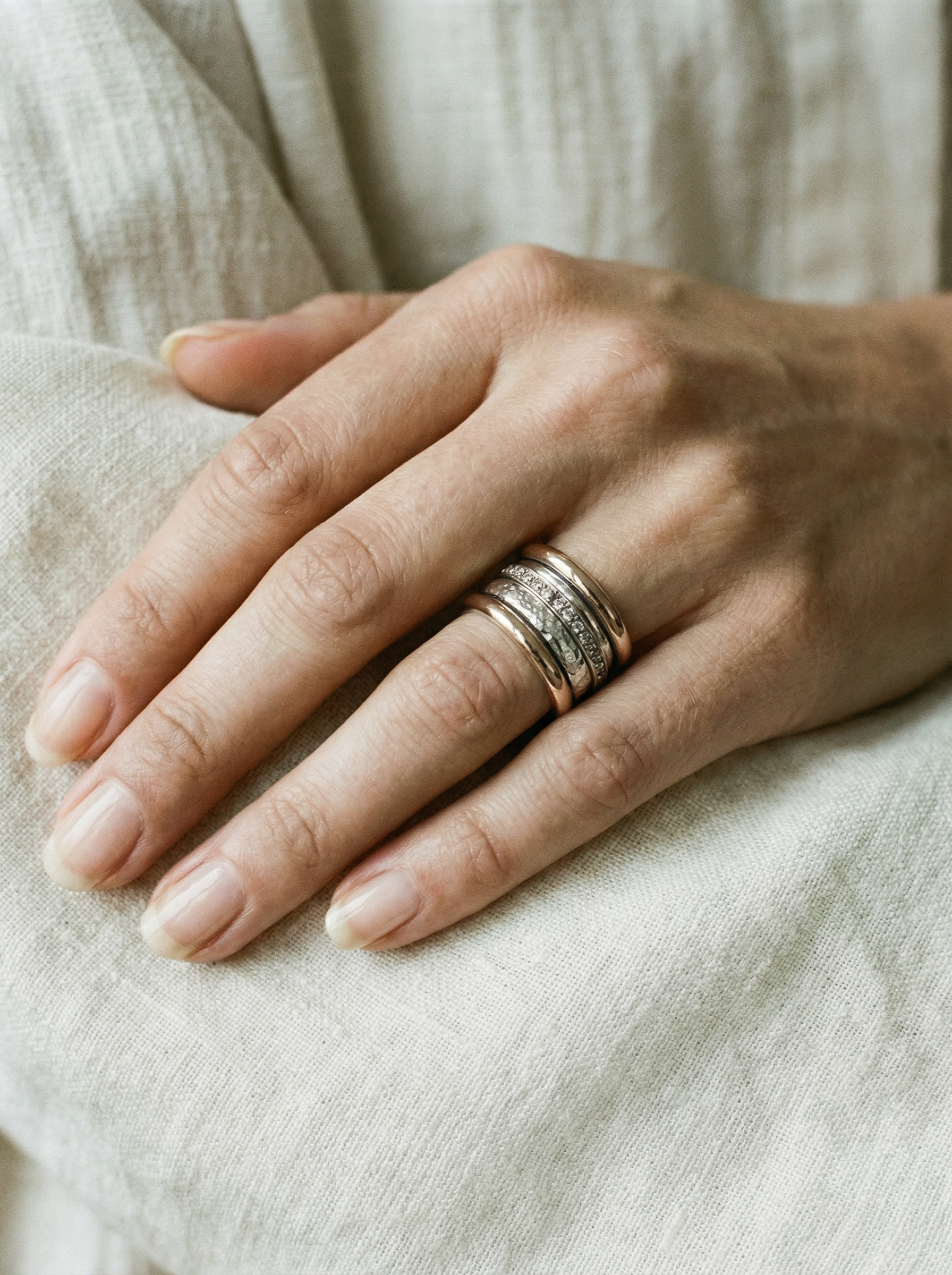 ANILLO VINTAGE DORADO GRUESO EN CAPAS