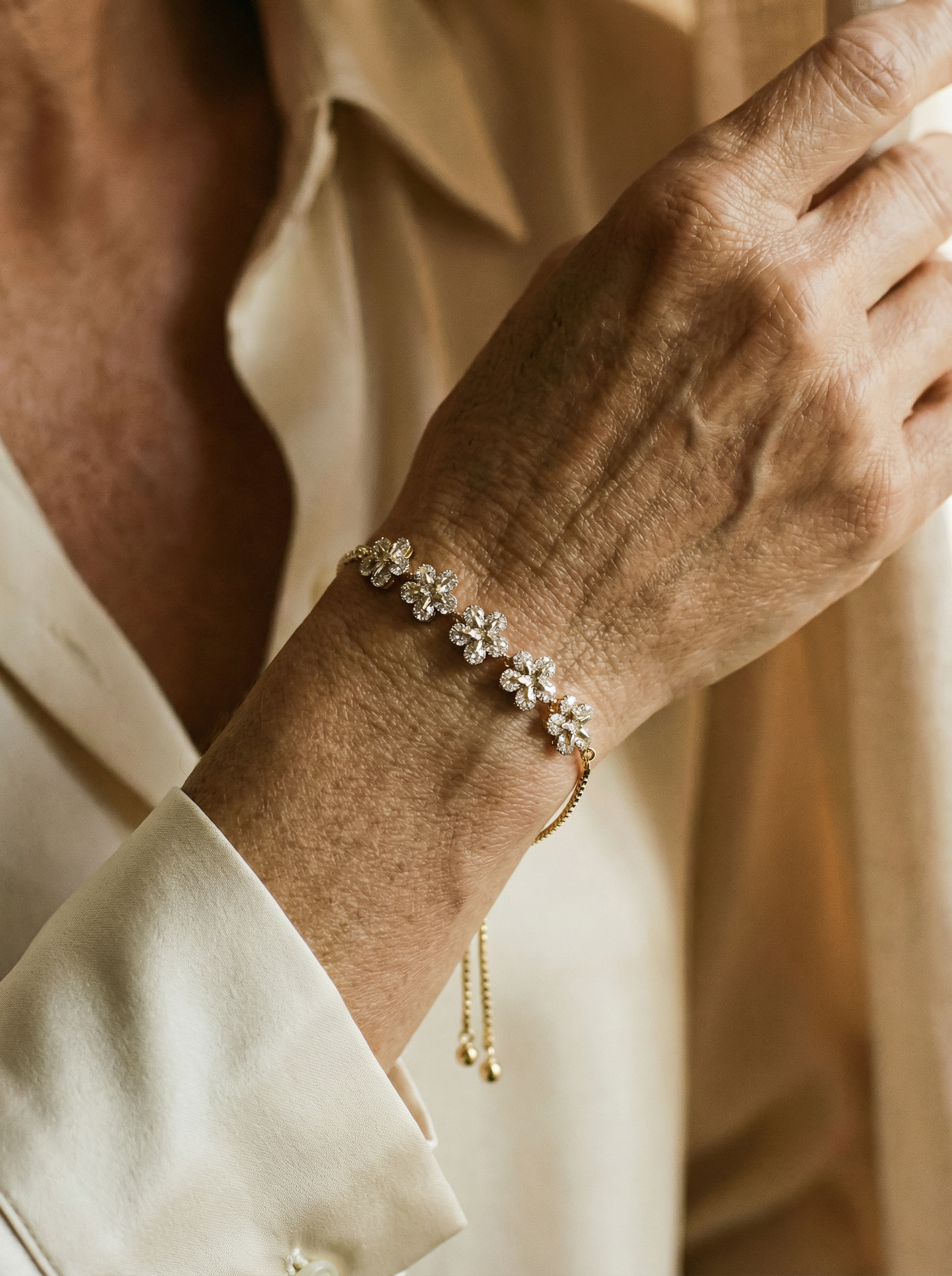 PULSERA MARGARITA DE CRISTAL EN ORO