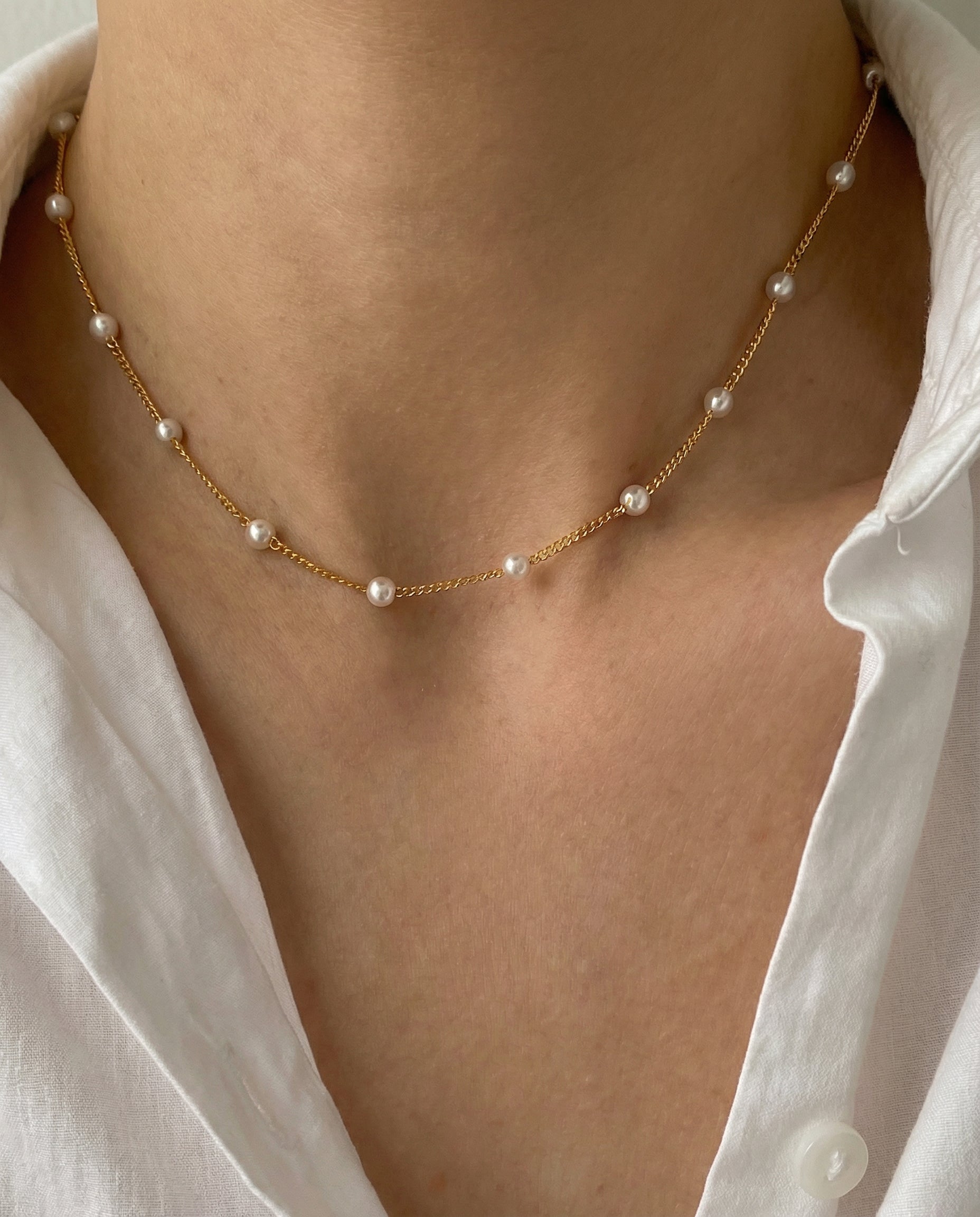 COLLAR PEQUEÑO DE PERLAS EN ORO