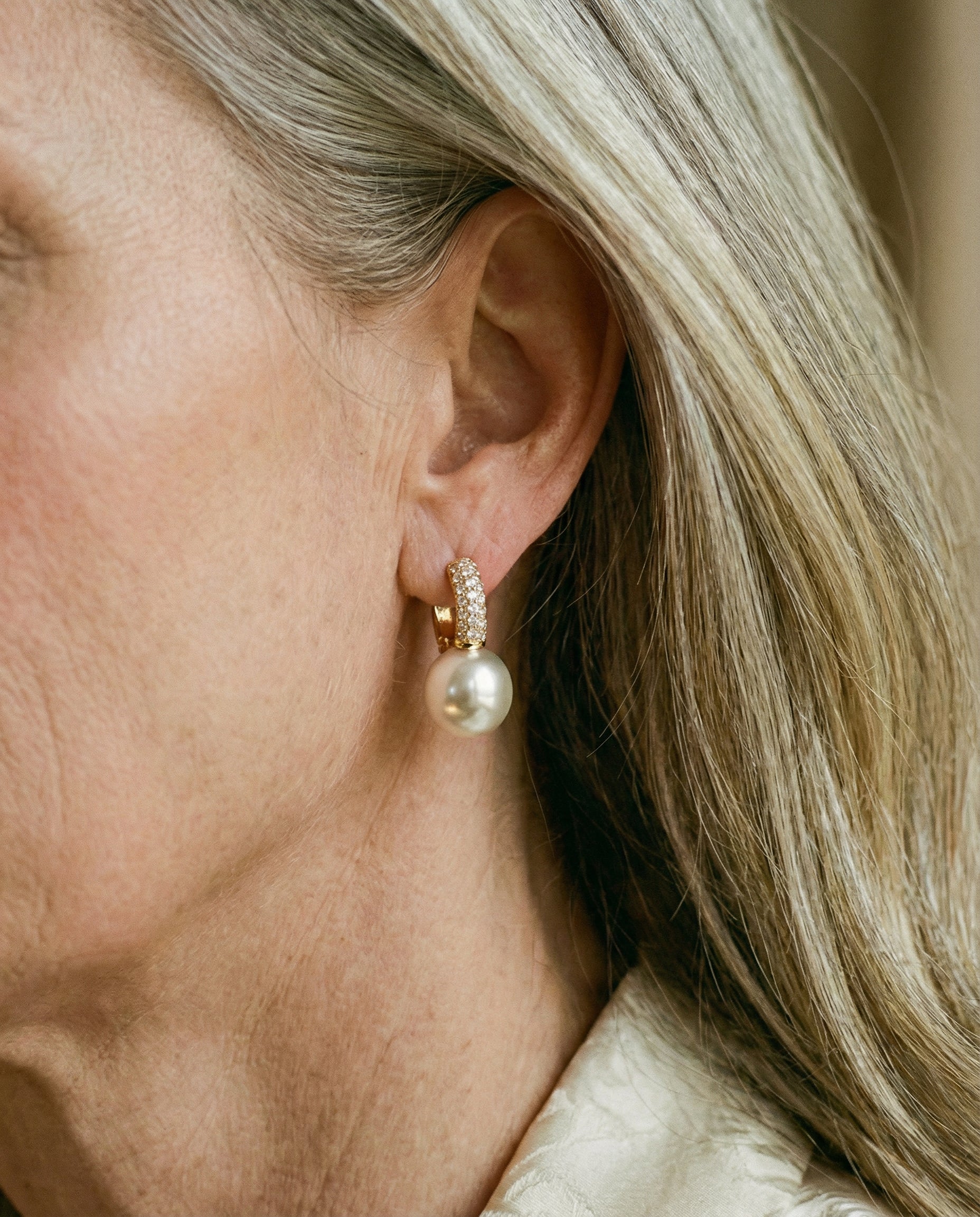 PENDIENTES DE PERLAS CON STRASS